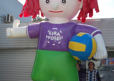 Mascote menina Gira Volei 5m altura